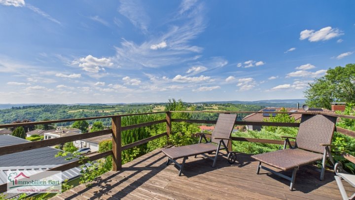 MERZIG: WOHNHAUS IN HÖHENLAGE AM WALDRAND!