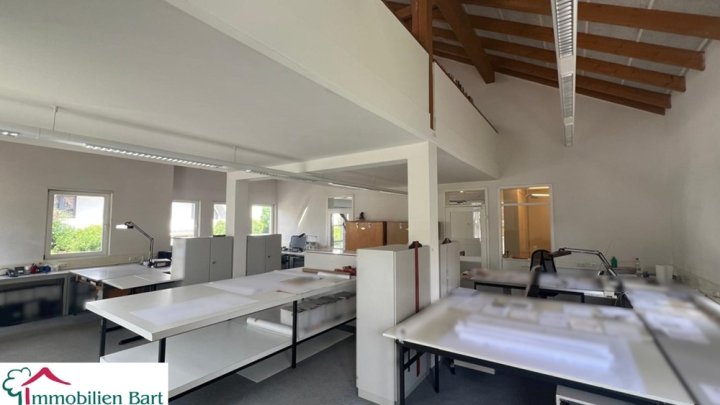 WADERN: MODERNES BÜROGEBÄUDE IN TOP LAGE!