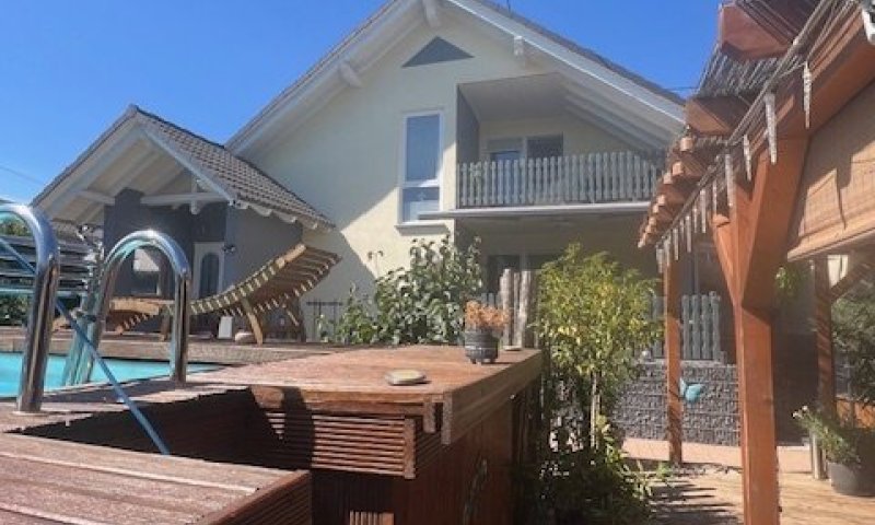 Elegantes Familienhaus mit Pool und erstklassiger Ausstattung in Perl-Borg zu verkaufen