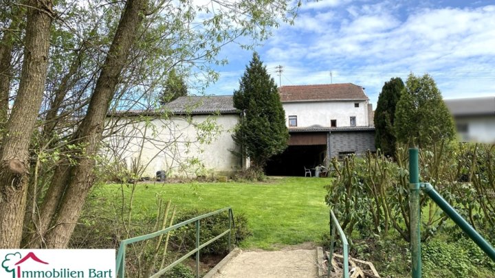 10 MIN. VON L-REMICH/SCHENGEN: BAUERNHAUS MIT GROSSEN SCHEUNEN UND STALLUNGEN
