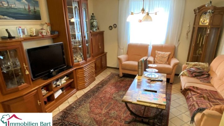 10 MIN. VON L-REMICH/SCHENGEN: BAUERNHAUS MIT GROSSEN SCHEUNEN UND STALLUNGEN