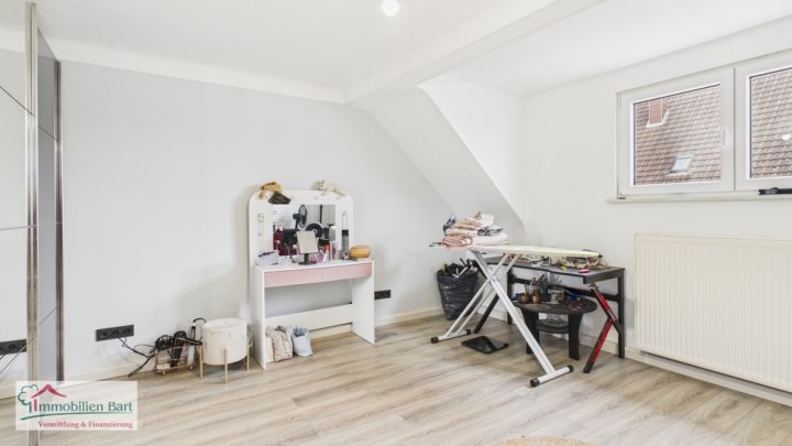 GRENZE L-REMICH: WOHNHAUS MIT 4 SCHLAFZIMMER / GARTEN UND GARAGE IN TOP LAGE