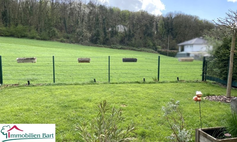 PERL: WOHNHAUS (BJ. 2009), GARTEN UND GROSSE GARAGE IN TOP LAGE