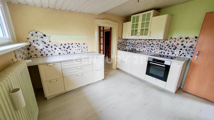 Saniertes 250m€ 1-4 Familienhaus mit grüner Oase im Zentrum von Heusweiler mit Garage