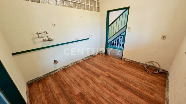 Saniertes 250m€ 1-4 Familienhaus mit grüner Oase im Zentrum von Heusweiler mit Garage