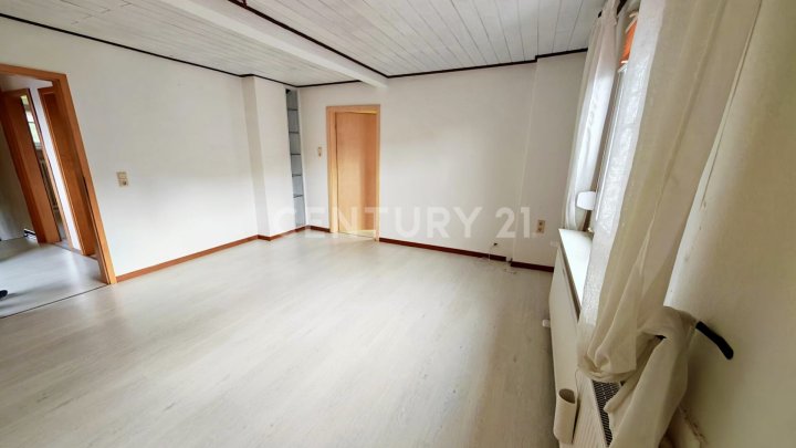 Saniertes 250m€ 1-4 Familienhaus mit grüner Oase im Zentrum von Heusweiler mit Garage