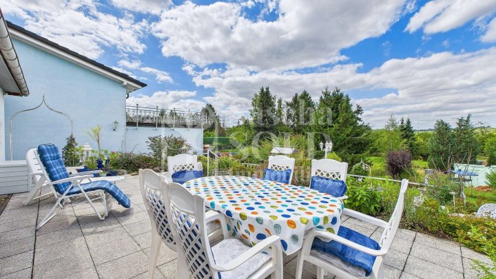 Charmantes Einfamilienhaus mit Terrasse, großem Garten und Weitblick in ruhiger Lage von Merchweiler