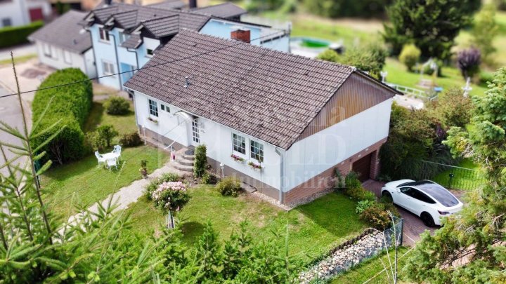 Charmantes Einfamilienhaus mit Terrasse, großem Garten und Weitblick in ruhiger Lage von Merchweiler