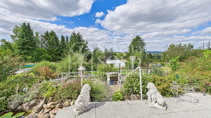 Charmantes Einfamilienhaus mit Terrasse, großem Garten und Weitblick in ruhiger Lage von Merchweiler