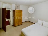 Schlafzimmer mit Blick zur Tür