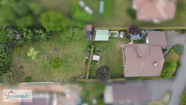 LOSHEIM: GEPFLEGTES WOHNHAUS MIT GARAGEN UND GROSSEM GRUNDSTÜCK