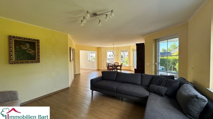 GRENZBEREICH L-SCHENGEN: WOHNHAUS MIT 180 M² WFL. + 60 M² GARAGEN