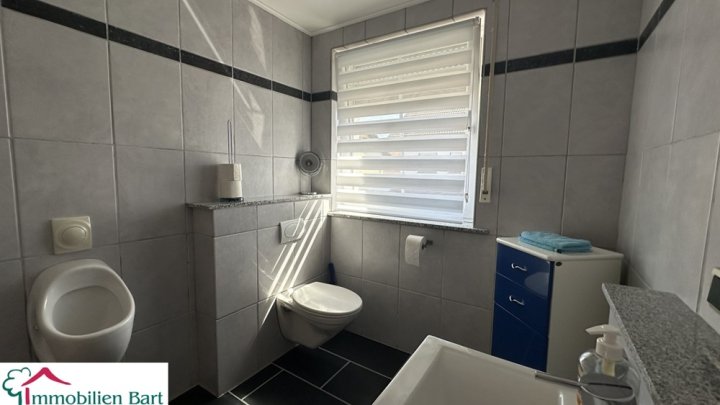 GRENZBEREICH L-SCHENGEN: WOHNHAUS MIT 180 M² WFL. + 60 M² GARAGEN