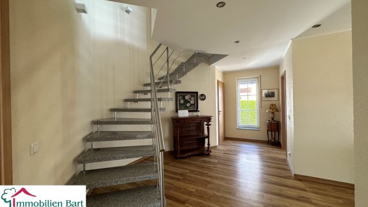 GRENZBEREICH L-SCHENGEN: WOHNHAUS MIT 180 M² WFL. + 60 M² GARAGEN