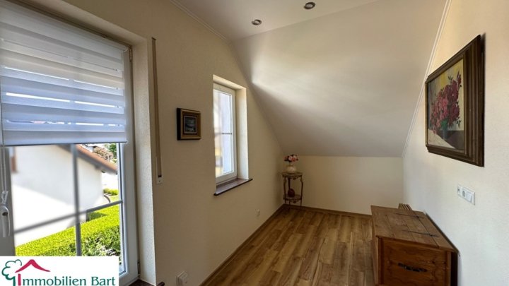 GRENZBEREICH L-SCHENGEN: WOHNHAUS MIT 180 M² WFL. + 60 M² GARAGEN
