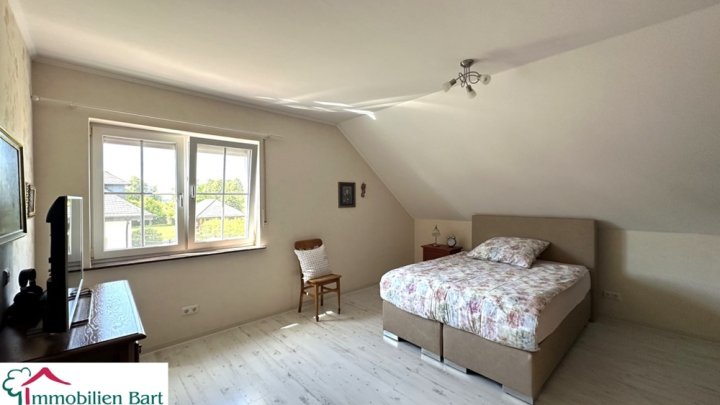 GRENZBEREICH L-SCHENGEN: WOHNHAUS MIT 180 M² WFL. + 60 M² GARAGEN
