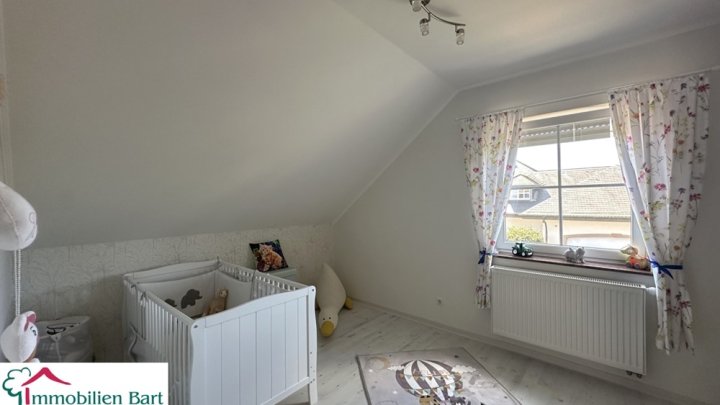GRENZBEREICH L-SCHENGEN: WOHNHAUS MIT 180 M² WFL. + 60 M² GARAGEN