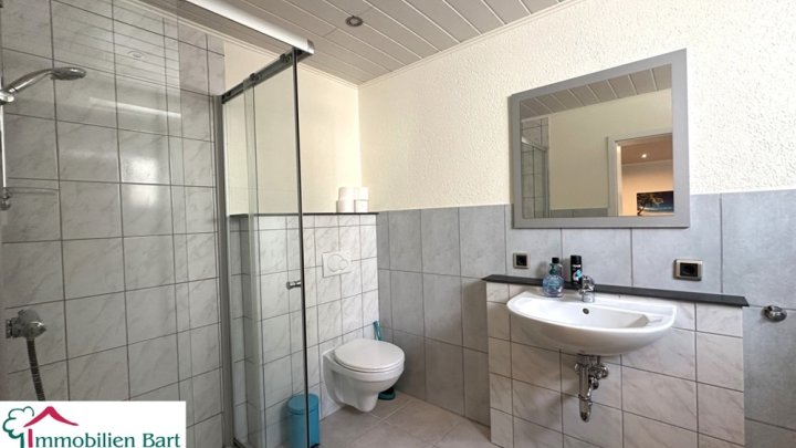 GRENZBEREICH L-SCHENGEN: WOHNHAUS MIT 180 M² WFL. + 60 M² GARAGEN