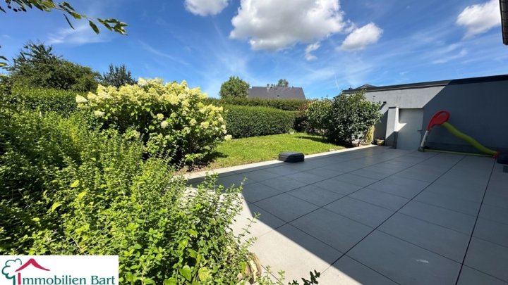 GRENZBEREICH L-SCHENGEN: WOHNHAUS MIT 180 M² WFL. + 60 M² GARAGEN