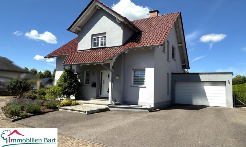 GRENZBEREICH L-SCHENGEN: WOHNHAUS MIT 180 M² WFL. + 60 M² GARAGEN