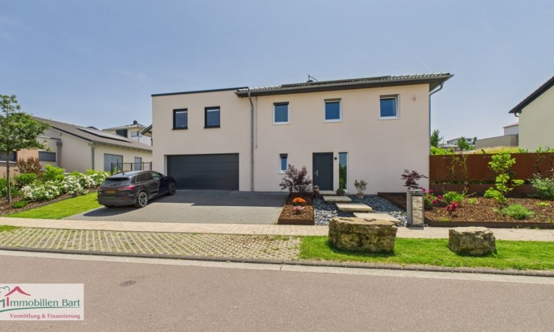 FAMILIENGLÜCK MIT PV ANLAGE IN WINCHERINGEN, VIA À VIS L-WORMELDANGE!