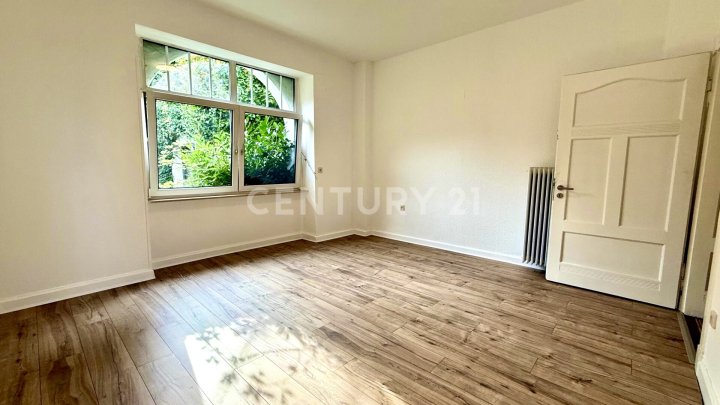 Schicke Stadtvilla in Riegelsberg auf 340m² Wohnfl., 1400m² Grundst. und einer Ladenfläche von 100m²