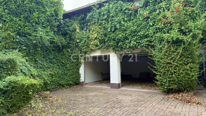 Schicke Stadtvilla in Riegelsberg auf 340m² Wohnfl., 1400m² Grundst. und einer Ladenfläche von 100m²