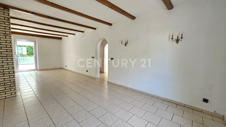 Sehr attraktives 1-2 Familienhaus, MFH mit großen Balkonen, Doppelgarage und Garten in SB- Scheidt