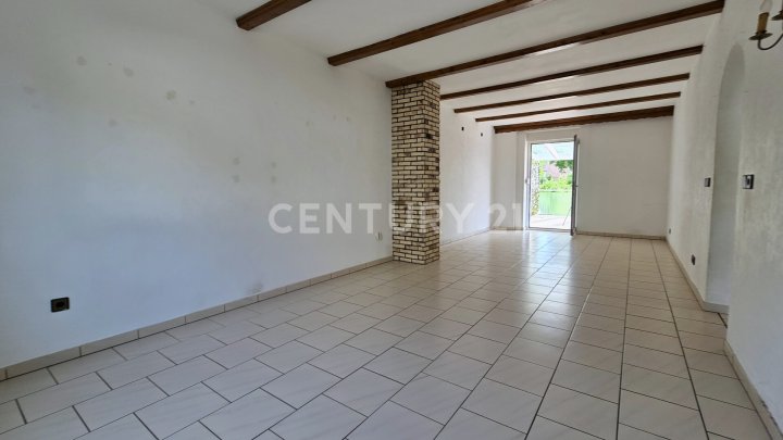 Sehr attraktives 1-2 Familienhaus, MFH mit großen Balkonen, Doppelgarage und Garten in SB- Scheidt