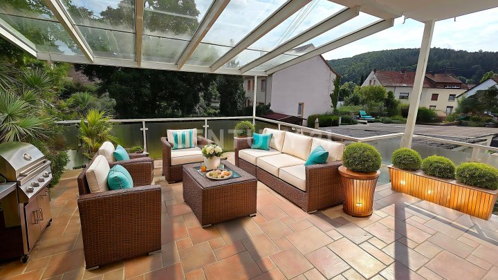 Sehr attraktives 1-2 Familienhaus, MFH mit großen Balkonen, Doppelgarage und Garten in SB- Scheidt