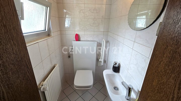 Sehr attraktives 1-2 Familienhaus, MFH mit großen Balkonen, Doppelgarage und Garten in SB- Scheidt