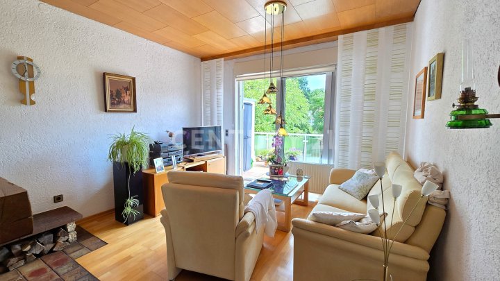 Sehr attraktives 1-2 Familienhaus, MFH mit großen Balkonen, Doppelgarage und Garten in SB- Scheidt