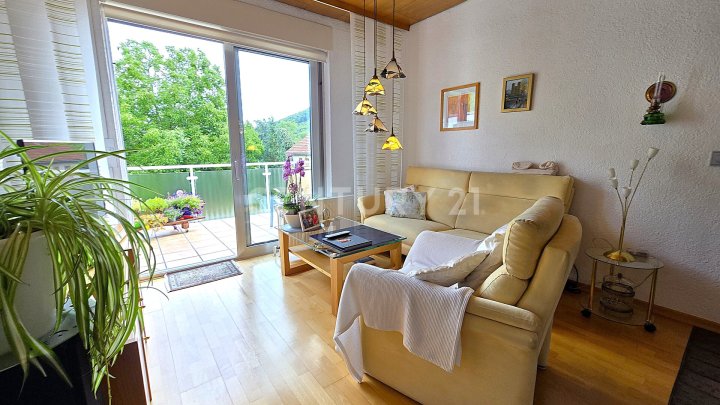 Sehr attraktives 1-2 Familienhaus, MFH mit großen Balkonen, Doppelgarage und Garten in SB- Scheidt