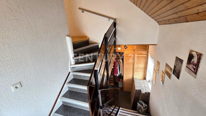 Sehr attraktives 1-2 Familienhaus, MFH mit großen Balkonen, Doppelgarage und Garten in SB- Scheidt