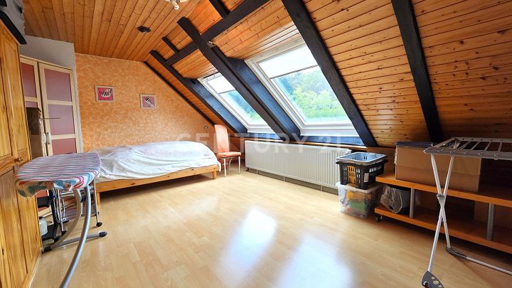 Sehr attraktives 1-2 Familienhaus, MFH mit großen Balkonen, Doppelgarage und Garten in SB- Scheidt