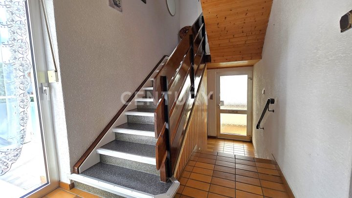 Sehr attraktives 1-2 Familienhaus, MFH mit großen Balkonen, Doppelgarage und Garten in SB- Scheidt