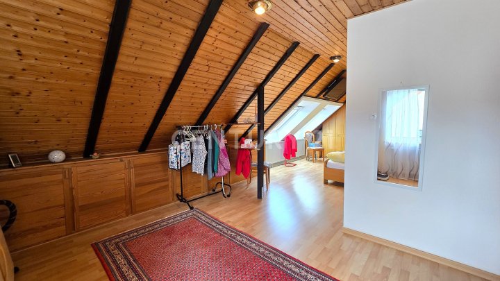 Sehr attraktives 1-2 Familienhaus, MFH mit großen Balkonen, Doppelgarage und Garten in SB- Scheidt