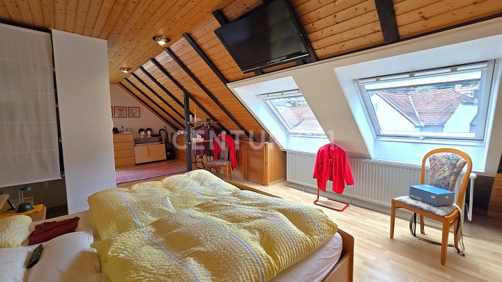 Sehr attraktives 1-2 Familienhaus, MFH mit großen Balkonen, Doppelgarage und Garten in SB- Scheidt