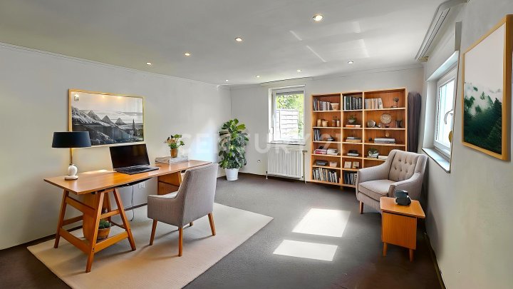 Sehr attraktives 1-2 Familienhaus, MFH mit großen Balkonen, Doppelgarage und Garten in SB- Scheidt