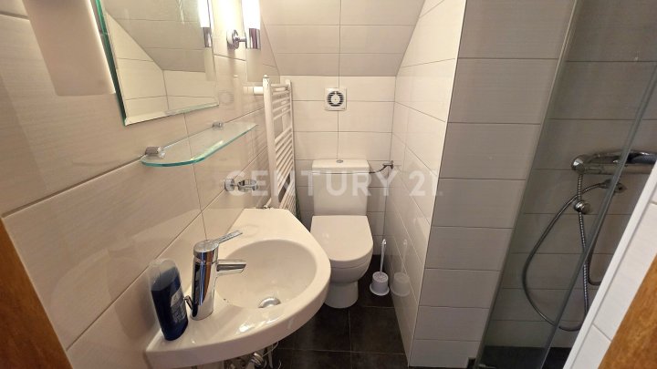 Sehr attraktives 1-2 Familienhaus, MFH mit großen Balkonen, Doppelgarage und Garten in SB- Scheidt