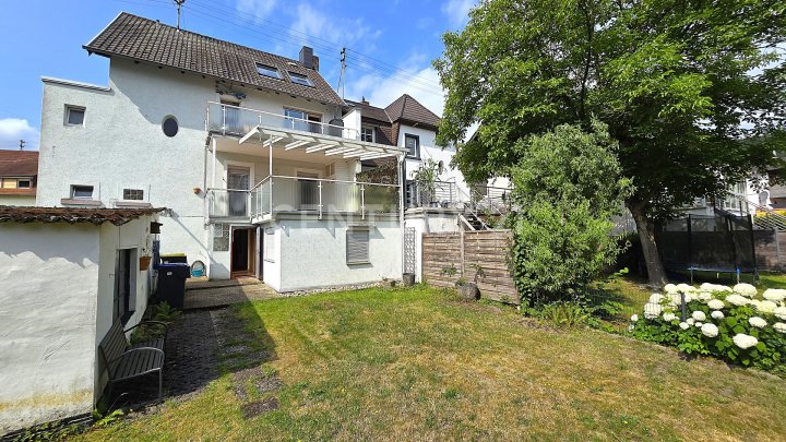 Sehr attraktives 1-2 Familienhaus, MFH mit großen Balkonen, Doppelgarage und Garten in SB- Scheidt