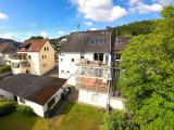 Rückseite des Hauses mit Sicht zu den Balkonen