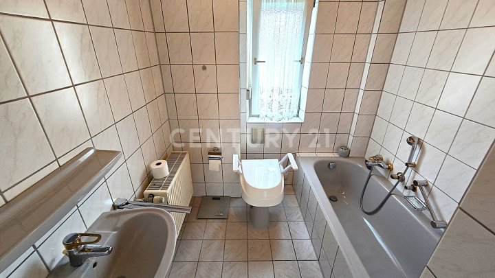 Charmantes 1-2 Familienhaus mit Garten und Doppelgarage in privilegierter Wohnlage von NK - Furpach