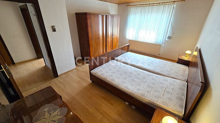 Charmantes 1-2 Familienhaus mit Garten und Doppelgarage in privilegierter Wohnlage von NK - Furpach