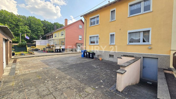 Charmantes 1-2 Familienhaus mit Garten und Doppelgarage in privilegierter Wohnlage von NK - Furpach