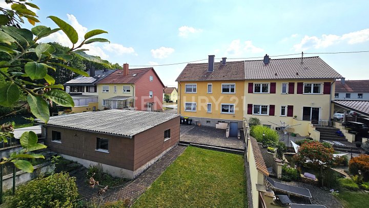 Charmantes 1-2 Familienhaus mit Garten und Doppelgarage in privilegierter Wohnlage von NK - Furpach