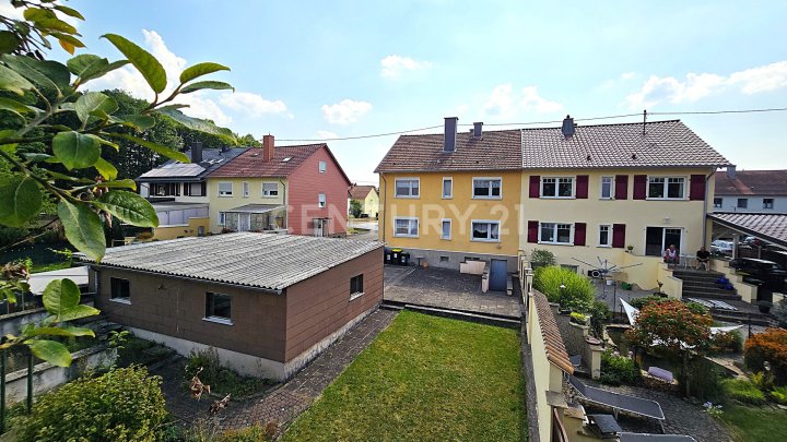 Charmantes 1-2 Familienhaus mit Garten und Doppelgarage in privilegierter Wohnlage von NK - Furpach