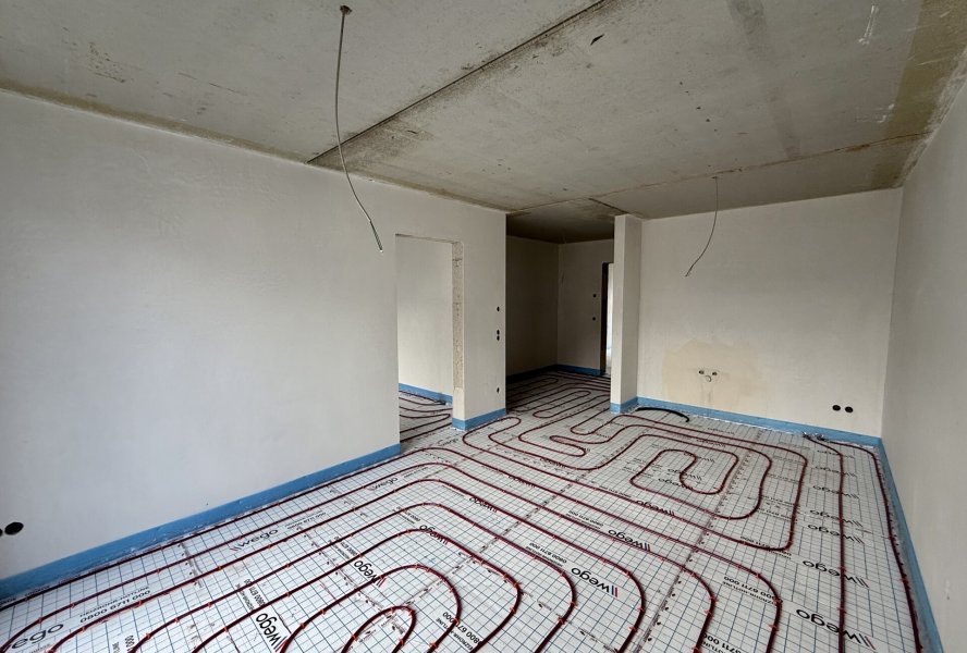 Wohn- und Esszimmer mit offener Küche