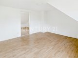 Zimmer 3 - Blick zur Tür zum Kinderzimmer