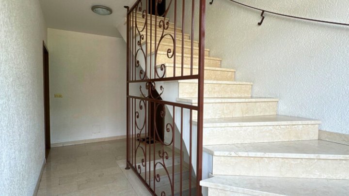 Gepflegte 2 ZKB-Wohnung mit EBK, Terrasse, Garten + Stellplatz in toller Lage in SLS - Picard